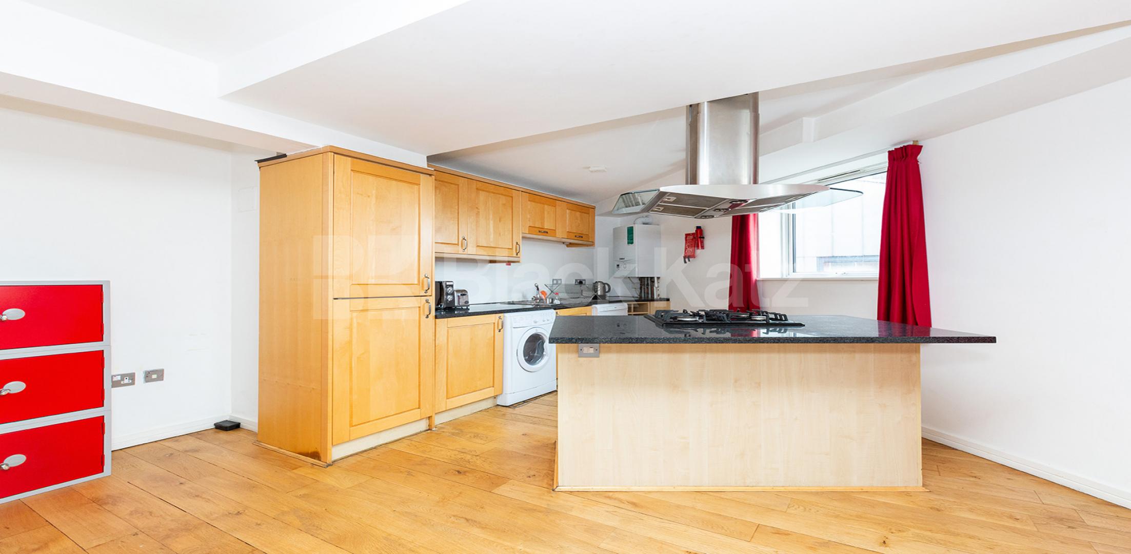 			AMAZING ZONE 1 LOCATION!, 3 Bedroom, 2 bath, 1 reception Flat			 Farringdon Road, FARRINGDON / HOLBORN